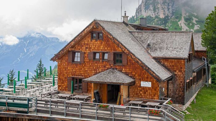 Erfurter Hütte am frühen morgen
