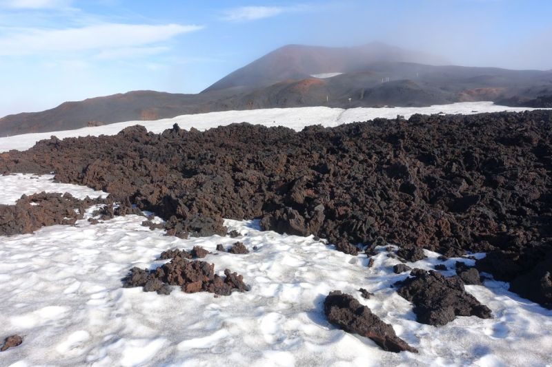 Krater Modri, entstanden beim Ausbruch des Eyjafjallajökull 2010