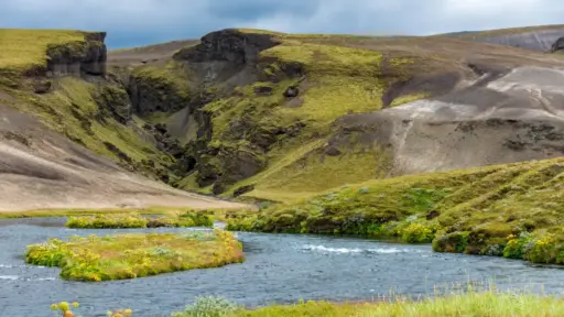 Flusslandschaft am Hellismannaleid Flusslandschaft mit Schlucht am Hellismannaleid
