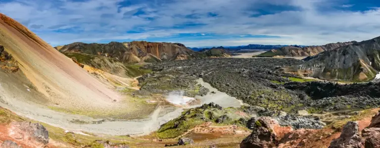 Hinter dem Lavafeld Laugahraun endet der Laugavegur in Landmannalaugar
