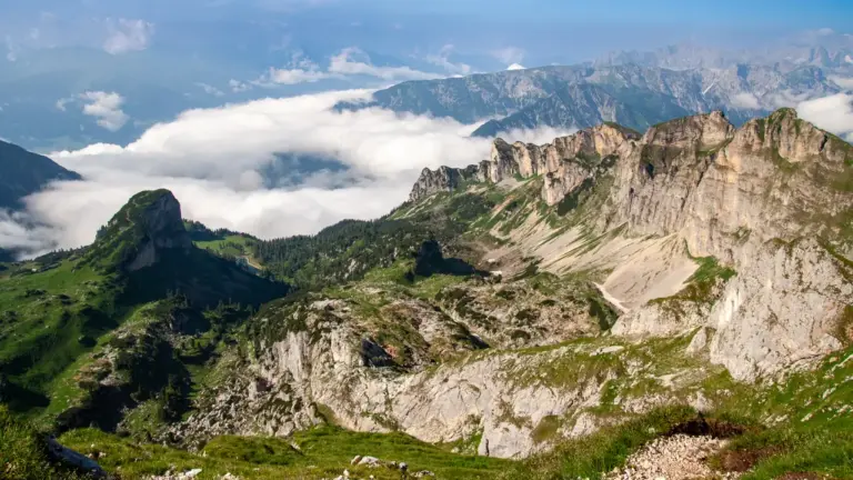 Blick über das Rofangebirge vom Gipfel des Hochiss; im Bild: rechts der Dalfazkamm, daneben der Gschöllkopf
