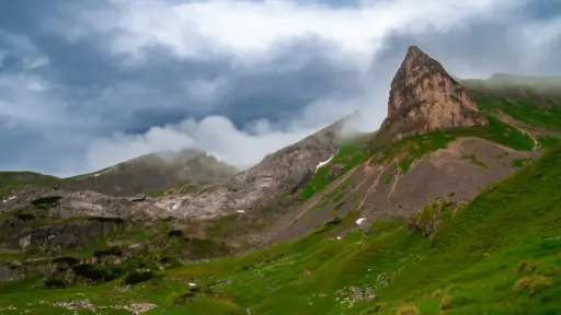 Sagzahn (2228 m) im Rofan Sagzahn (2228 m) im Rofan bei stürmischem Wolkenhimmel