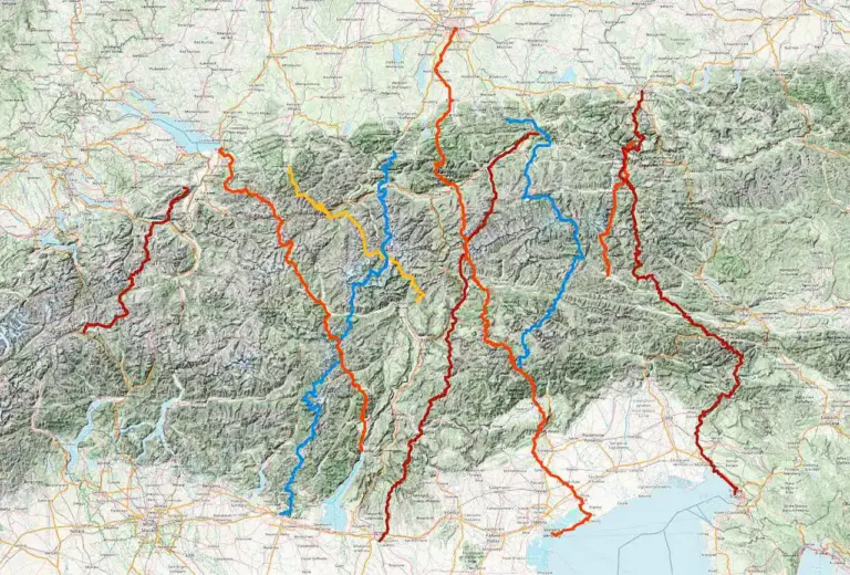 Karte der Alpenüberquerungen: Routen zu Fuß über die Alpen Übersichtskarte mit 10 Routen für Alpenüberquerungen von Nord nach Süd – vom E5 bis München-Venedig