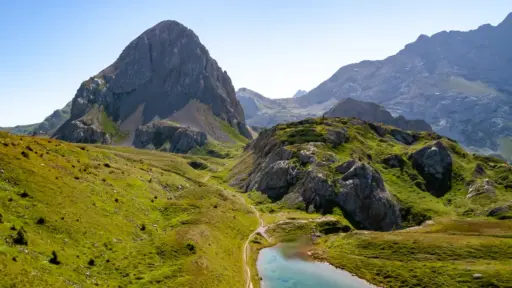 Bordaglia See und Berg im Vordergrund der Bordaglia See, im Hintergrund der Berg Creta di Bordaglia (2.169 m)