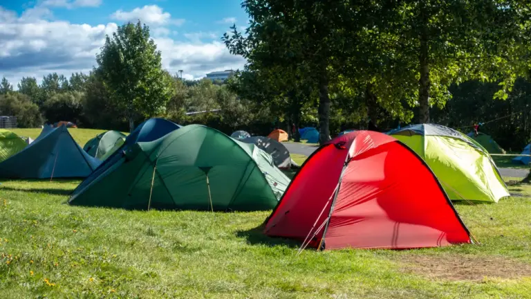 Hilleberg Unna bei starkem Wind Hilleberg Unna bei starkem Wind auf einem Zeltplatz