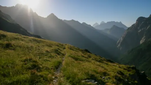 Morgenlicht am karnischen Höhenweg stimmungsvolles Morgenlicht am karnischen Höhenweg