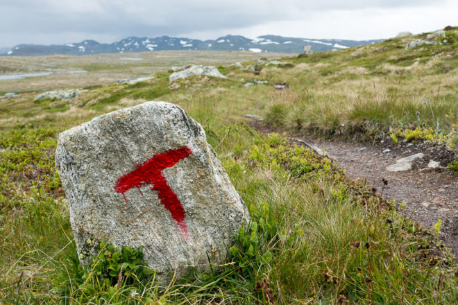 Das "rote T". - Die Wegmarkierung in Norwegen