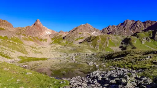 Weißkogel und Kappler-Joch-Spitze Weißkogel und Kappler-Joch-Spitze, im Vordergrund ein kleiner Bergsee mit Spiegelungen
