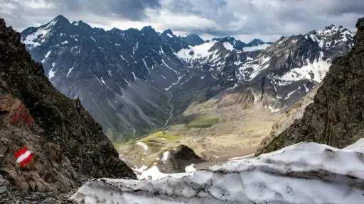 Zischgenscharte Blick von der Zischgenscharte hinüber auf die Gletscherwelt der Stubaier Alpen
