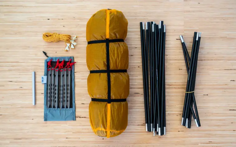 Chinook 1P Lieferumfang Chinook 1P Lieferumfang; Zelt mit Packbeutel, Abspannleinen, Gestänge, 6 UL-Heringe mit Packbeutel, Gestänge-Reparaturhülse