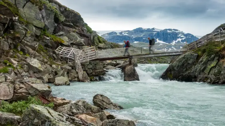 Brücke am Leirro Brücke am Leirro, im Hintergrund der Hardangerjokulen
