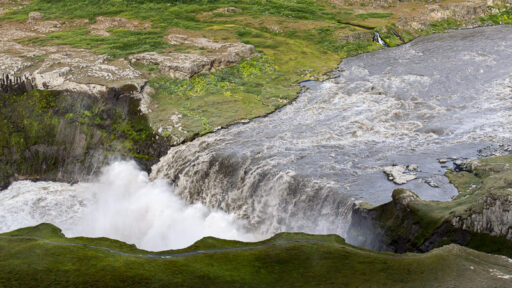 Hafragilsfoss, der erste der drei Wasserfälle am Weg