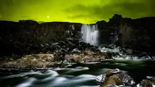 Oexararfoss im Polarlicht Der Öxarárfoss bei Polarlicht