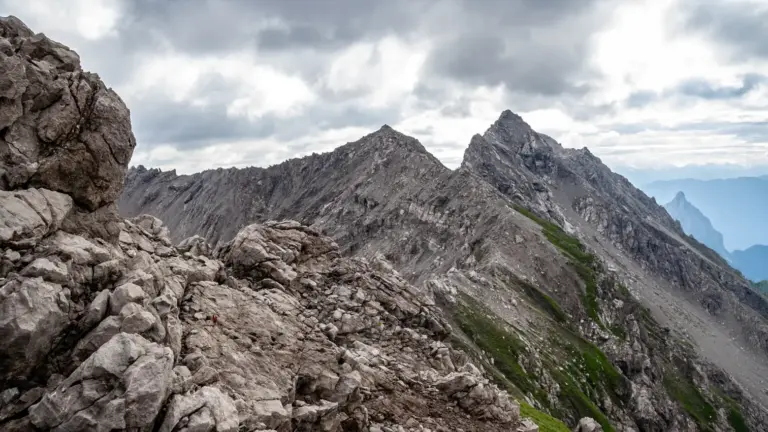 Am Lechtaler Höhenweg auf dem E4 - Regenwolken ziehen auf Am Lechtaler Höhenweg auf dem E4 - Regenwolken ziehen auf