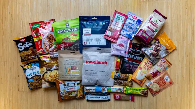 Trekkingnahrung: Outdoor-Gerichte und günstige Supermarkt-Alternativen Trekkingnahrung auf einen Blick: Outdoor-Nahrung, Fertiggerichte, Riegel, Snacks und Instant-Gerichte