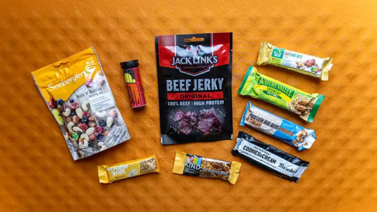 Günstige Trekkingnahrung fürs Mittagessen Trekkingnahrung fürs Mittagessen - Riegel, Nüsse und Isotonische Brausetabletten