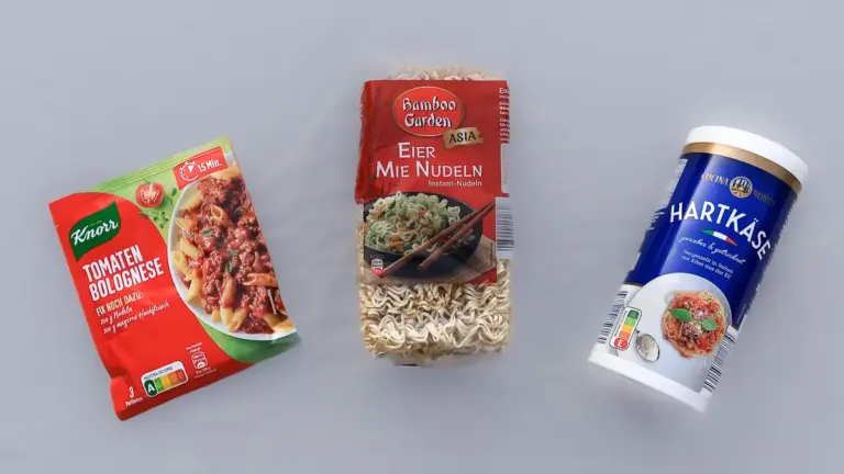 Trekkinnahrung selbst mischen Trekkinnahrung selbst mischen: hier ein Beispiel mit Mie-Nudeln, Knorr Tomaten-Bolognese und geriebenem Hartkäse