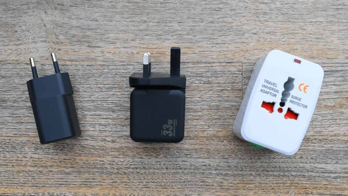 USB Ladegeräte und Reiseadapter (v.l.n.r. Anker 511 Nano 3, MINIX NEO P1, No-Name-Adapter)