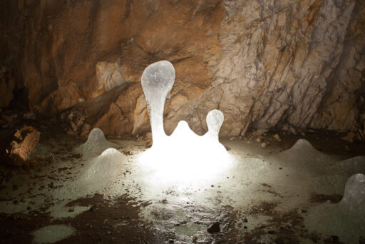 Eiskamel Schneekegelhöhle Eiskamel in der Schneekegelhöhle