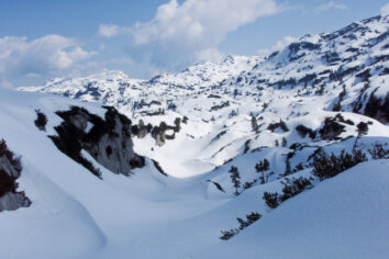 Totes Gebirge im Schnee