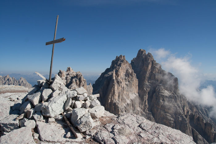 Schusterplatte (2957m) mit Blick auf die Dreischusterspitze (3145m)