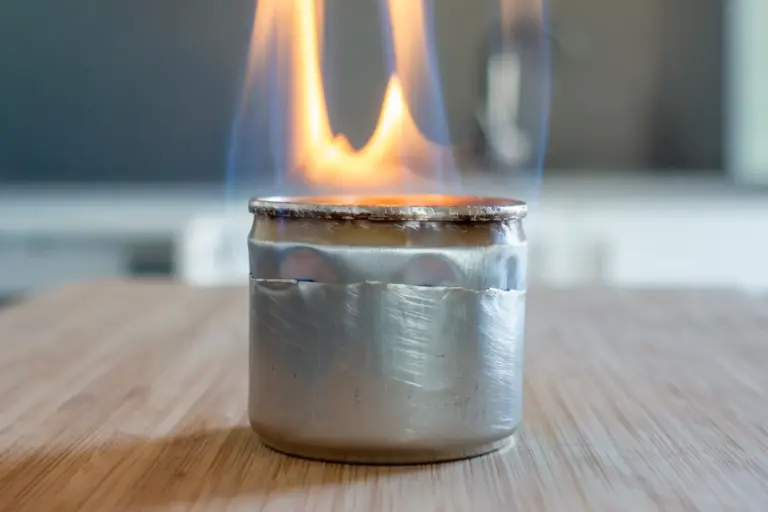 Beer Can Stove Der fertige Dosenkocher "Beer Can Stove" - Luftloch stechen nicht vergessen!