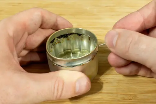 Beer-Can-Stove Luftloch Luftloch mit einer Pinnadel stechen
