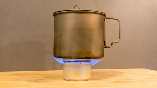 Beer-Can-Stove Flammenbild Beer-Can-Stove mit optimalem Flammenbild, Flammen bleiben sauber unter dem Topfboden.