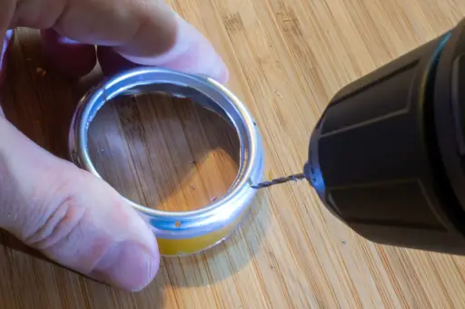 Capillary-Stove: Brennerdüsen bohren Bohren der Brennerdüsen mit Akkuschrauber