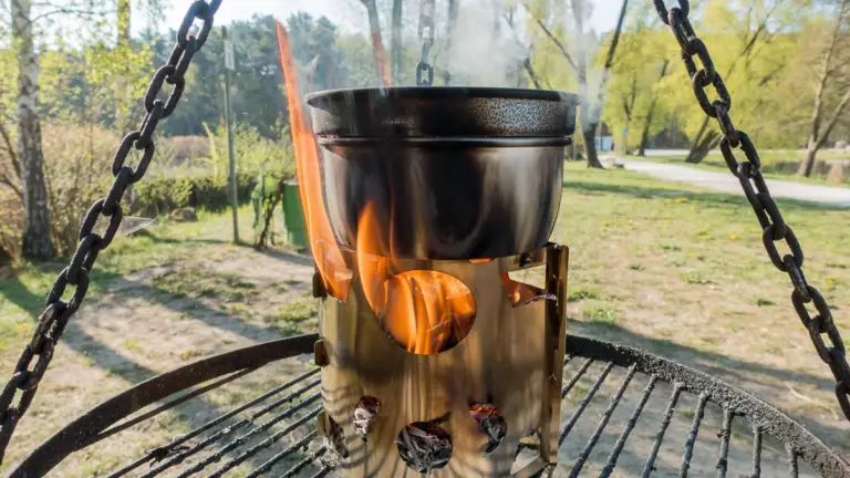 Picogrill 85 im Einsatz mit Topf Picogrill 85 im Einsatz mit Topf - stark ziehende Flamme verrust den ganzen Topf