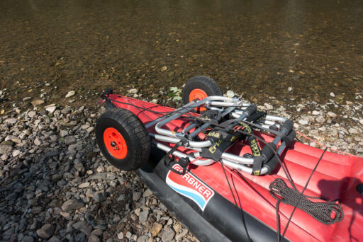 Eckla Foldy verstaut