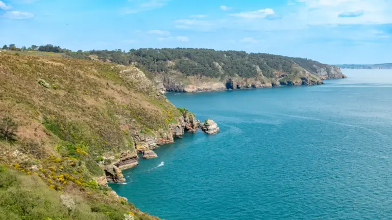 malerische Küste der Bretagne