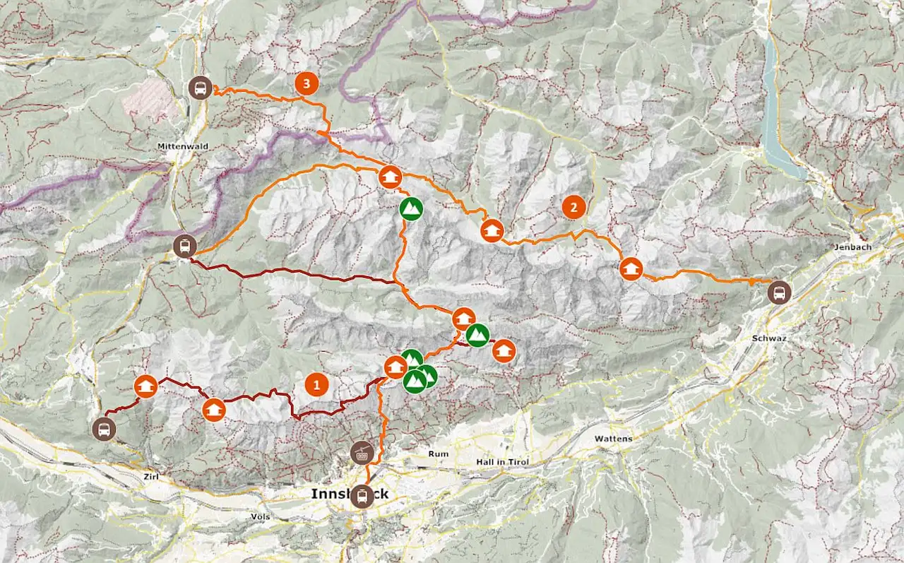 Karte der Hüttentouren im Karwendel: Karwendel-Höhenweg, Karwendeltour, Karwendel Nord-Süd Karte der Hüttentouren im Karwendel: Karwendel-Höhenweg, Karwendeltour, Karwendel Nord-Süd; mit Routen, Gipfeln, Hütten und ÖPNV-Haltestellen.