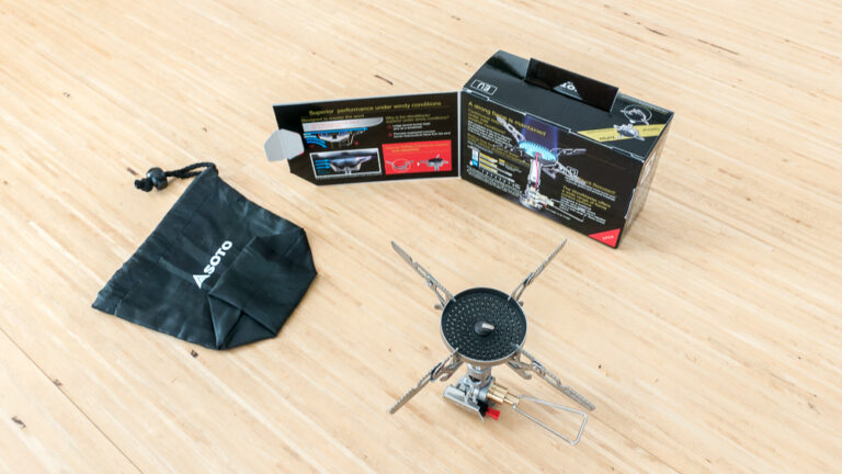 Soto Windmaster Lieferumfang Soto Windmaster Unboxing: Kocher, Kocherbeutel, hochwertige Verpackung mit Bedienungshinweisen