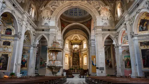 das Innere der Chiesa Collegiata dei Santi Pietro e Stefano in Bellinzona das Innere der Chiesa Collegiata dei Santi Pietro e Stefano in Bellinzona
