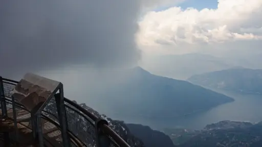 Monte-Generoso-Seeblick-Regenwolken Seeblick vom Monte Generoso