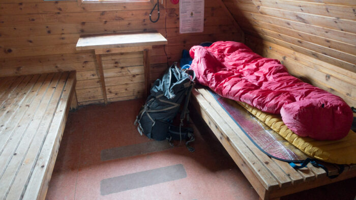 Erholungspause in der Schutzhütte Hulke im Jämtland