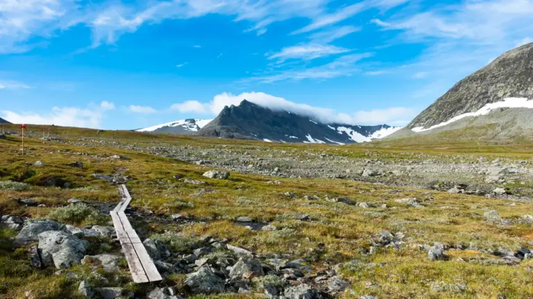 Trekking am Fuße des Sylarna-Gebirges