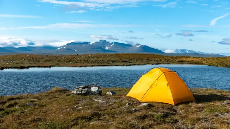 Trekking in Schweden - Ausblick auf das Gebirgsmassiv Sylarna kurz nach Blåhammaren