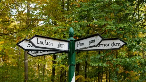 traditioneller Wegweiser im Spessart traditioneller Wegweiser im Spessart