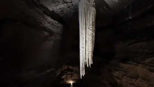 Great Stalactite in der Doolin Cave Der "Great Stalactite" in der Doolin Cave - mit 7,3m Länge einer der längsten freihängenden Stalaktiten Europas