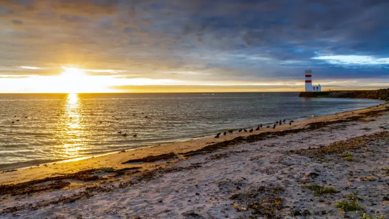 Garðskagaviti Leuchtturm Garðskagaviti (Leuchtturm) bei Sonnenuntergang