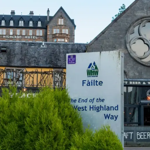 Das aktuelle Ende des West Highland Way Schild als Markierung des aktuellen Endes des West Highland Way