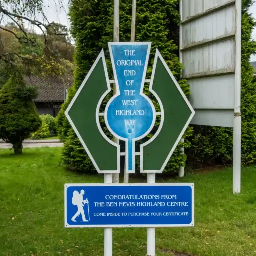 Das urspruüngliche Ende des West Highland Way Schild am ursprüngliche Ende des West Highland Ways